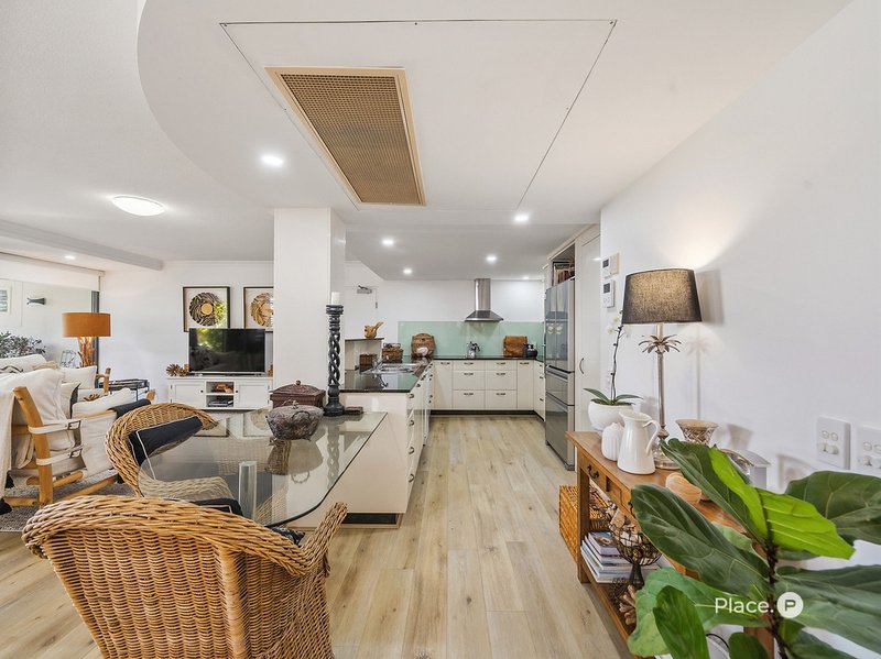 Photo - 2/36 Prince Edward Parade, Redcliffe QLD 4020 - Image 9