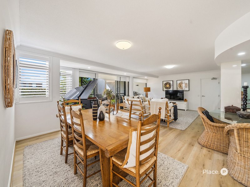 Photo - 2/36 Prince Edward Parade, Redcliffe QLD 4020 - Image 11