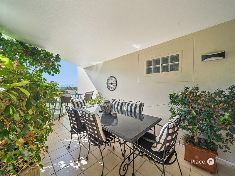 Photo - 2/36 Prince Edward Parade, Redcliffe QLD 4020 - Image 14