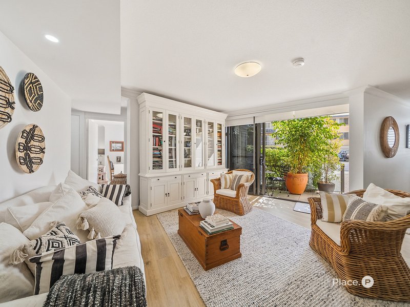 Photo - 2/36 Prince Edward Parade, Redcliffe QLD 4020 - Image 21