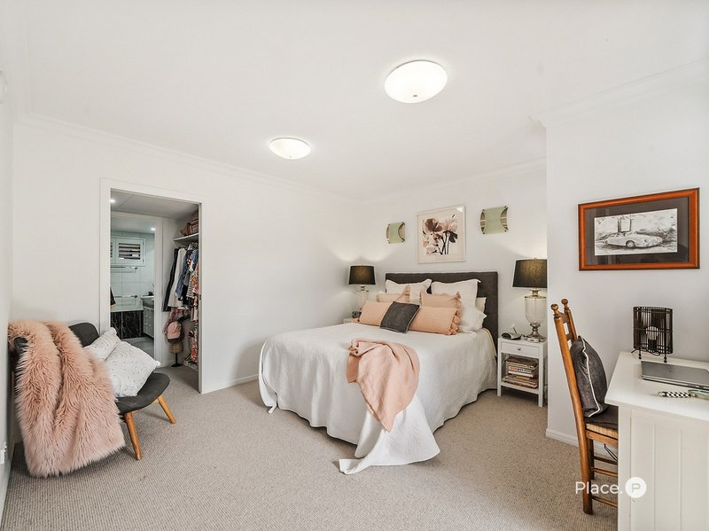 Photo - 2/36 Prince Edward Parade, Redcliffe QLD 4020 - Image 22