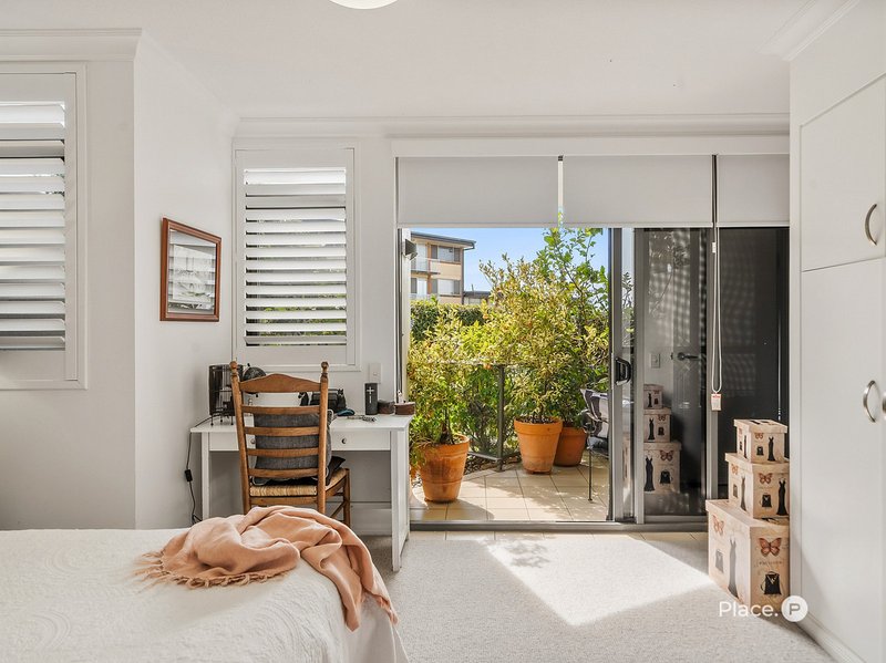Photo - 2/36 Prince Edward Parade, Redcliffe QLD 4020 - Image 23