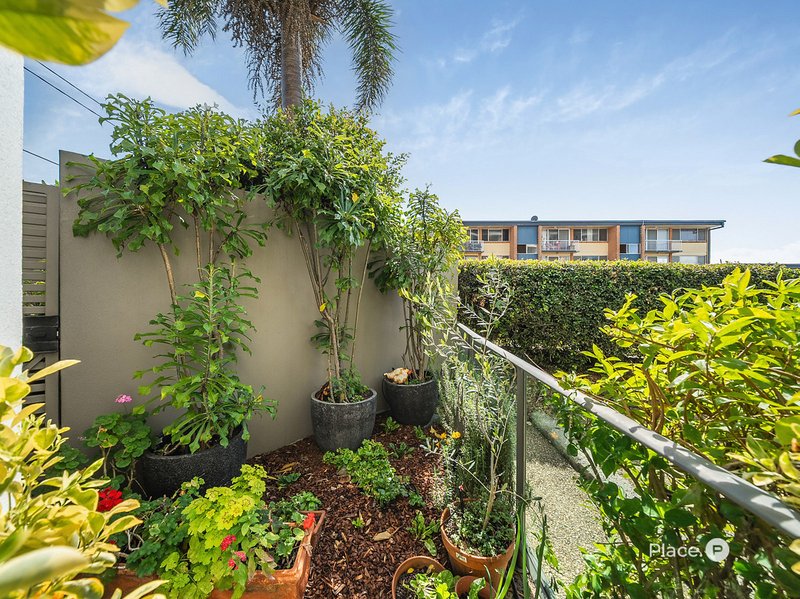 Photo - 2/36 Prince Edward Parade, Redcliffe QLD 4020 - Image 25