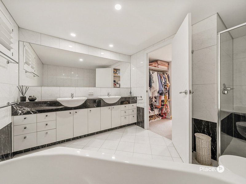 Photo - 2/36 Prince Edward Parade, Redcliffe QLD 4020 - Image 26