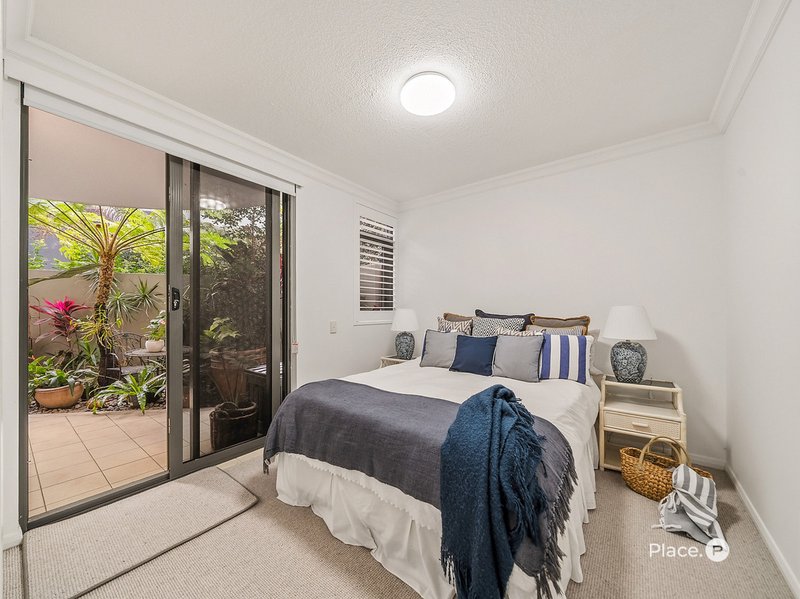 Photo - 2/36 Prince Edward Parade, Redcliffe QLD 4020 - Image 30