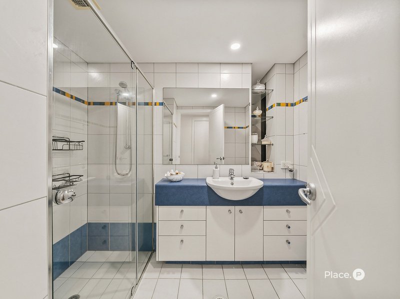 Photo - 2/36 Prince Edward Parade, Redcliffe QLD 4020 - Image 32