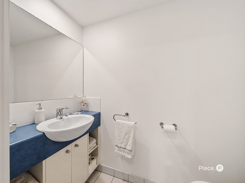 Photo - 2/36 Prince Edward Parade, Redcliffe QLD 4020 - Image 33