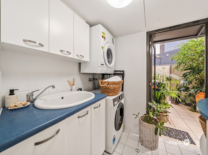 Photo - 2/36 Prince Edward Parade, Redcliffe QLD 4020 - Image 34