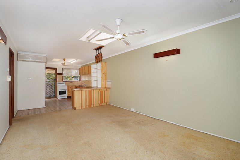 Photo - 2/36 Saunders Street, Point Vernon QLD 4655 - Image 2