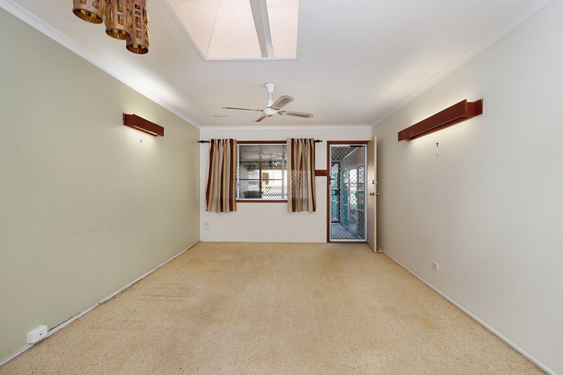 Photo - 2/36 Saunders Street, Point Vernon QLD 4655 - Image 3