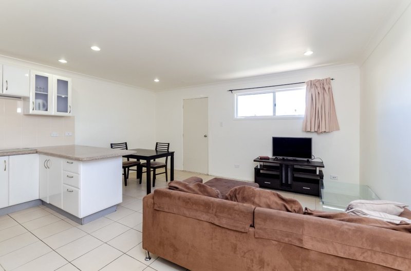 Photo - 2/36 Wood Street, Barney Point QLD 4680 - Image 6