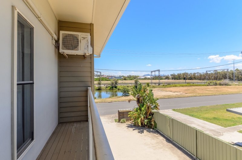 Photo - 2/36 Wood Street, Barney Point QLD 4680 - Image 11