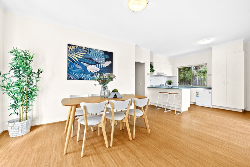 Photo - 2/368 Waverley Road, Mount Waverley VIC 3149 - Image 6