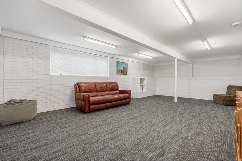 Photo - 237 Appleby Road, Stafford Heights QLD 4053 - Image 3