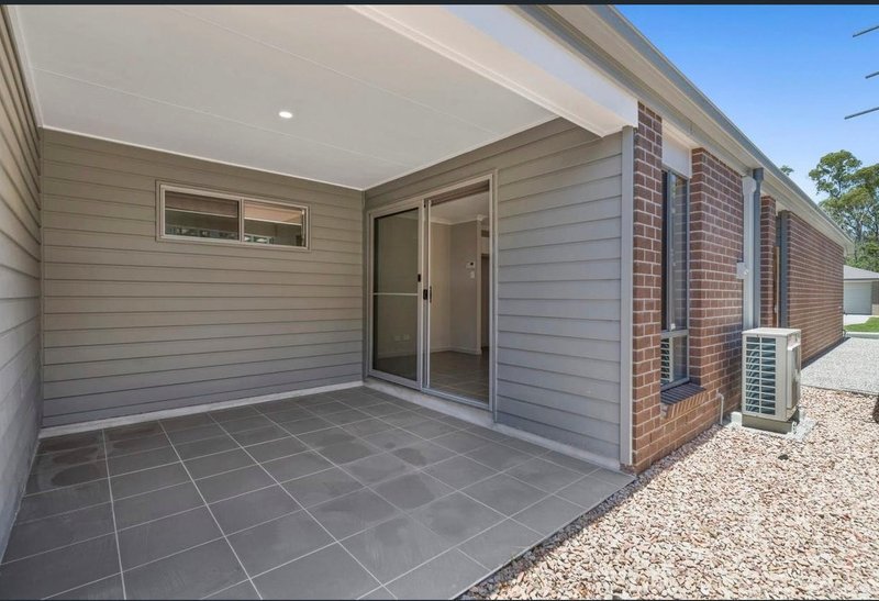 Photo - 2/37 Bishampton Circuit, Logan Reserve QLD 4133 - Image 6