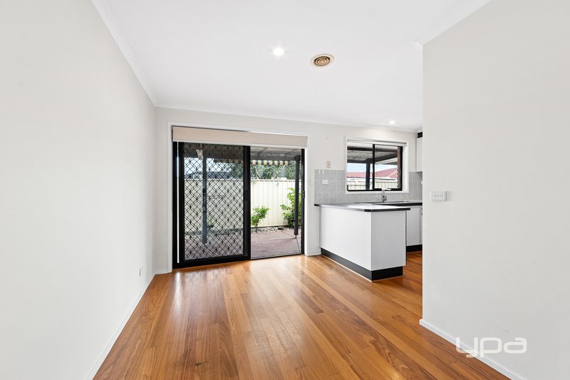 Photo - 2/37 Galena Crescent, Kings Park VIC 3021 - Image 4