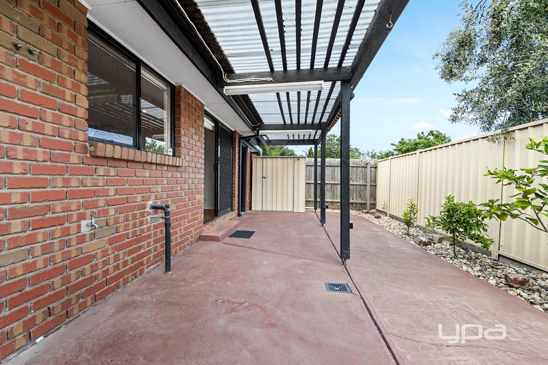 Photo - 2/37 Galena Crescent, Kings Park VIC 3021 - Image 6