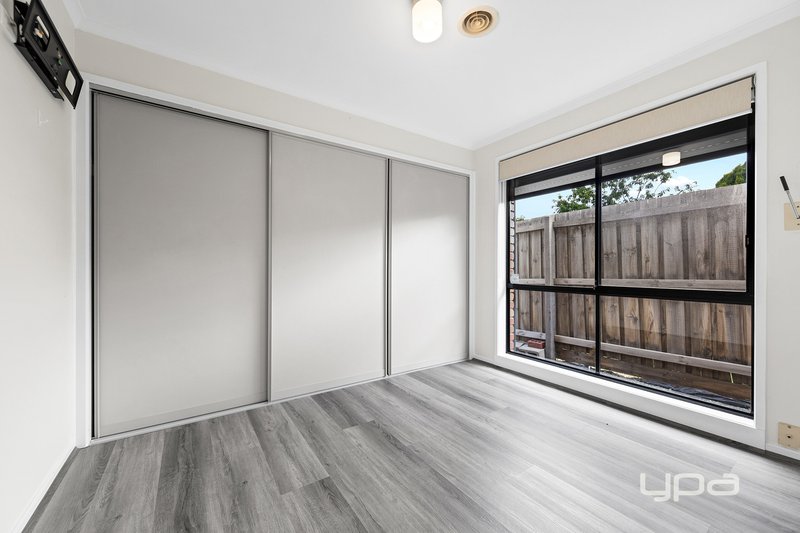 Photo - 2/37 Galena Crescent, Kings Park VIC 3021 - Image 8