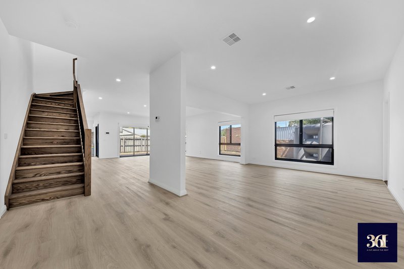 Photo - 2/37 Moffatt Crescent, Hoppers Crossing VIC 3029 - Image 2