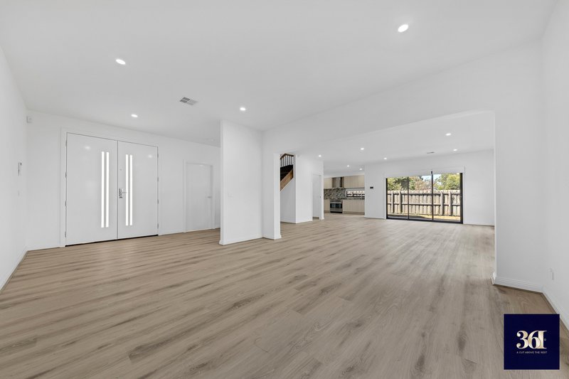 Photo - 2/37 Moffatt Crescent, Hoppers Crossing VIC 3029 - Image 3