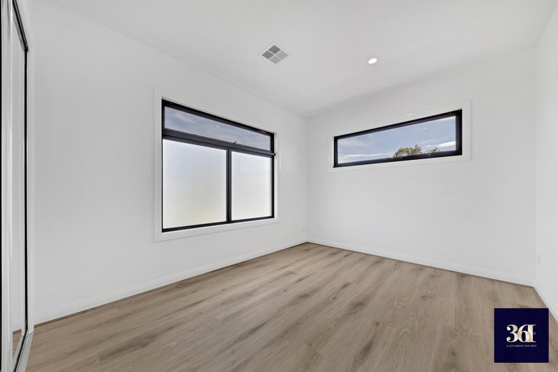 Photo - 2/37 Moffatt Crescent, Hoppers Crossing VIC 3029 - Image 7