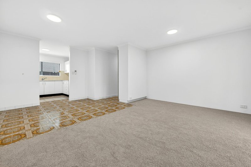 Photo - 2/37 Rode Road, Wavell Heights QLD 4012 - Image 2