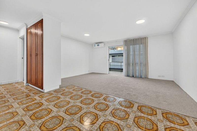 Photo - 2/37 Rode Road, Wavell Heights QLD 4012 - Image 3