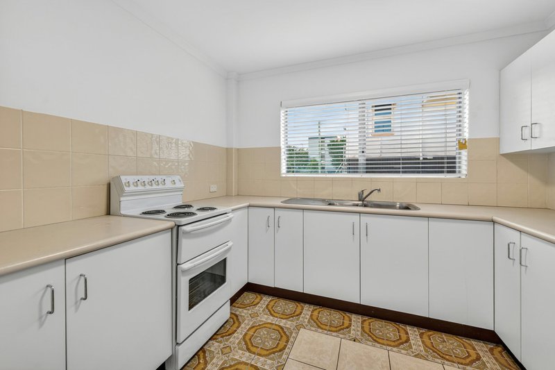 Photo - 2/37 Rode Road, Wavell Heights QLD 4012 - Image 4