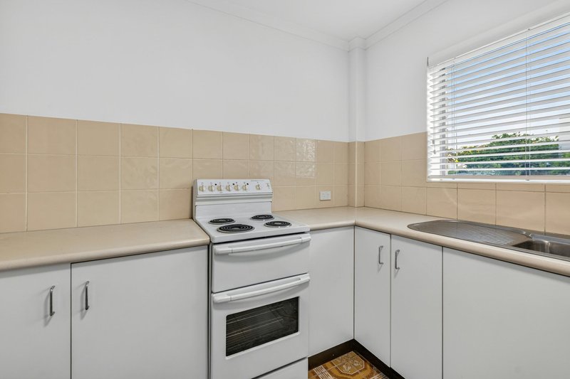 Photo - 2/37 Rode Road, Wavell Heights QLD 4012 - Image 5