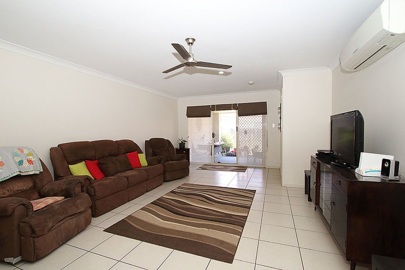 Photo - 2/37 Ronayne Circle, One Mile QLD 4305 - Image 4