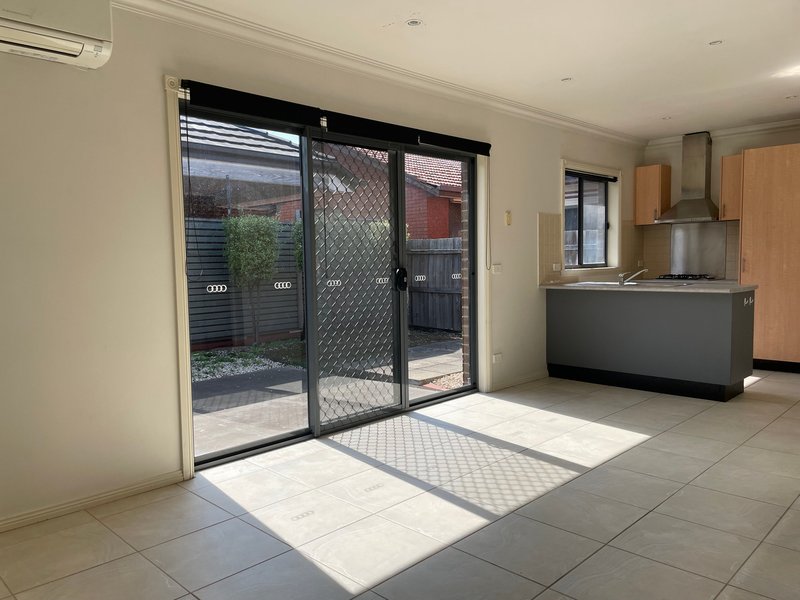 Photo - 2/37 Rufus Street, Epping VIC 3076 - Image 5