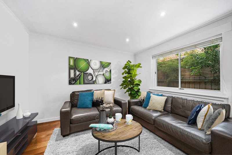 Photo - 2/37 Ruskin Street, Elwood VIC 3184 - Image 3