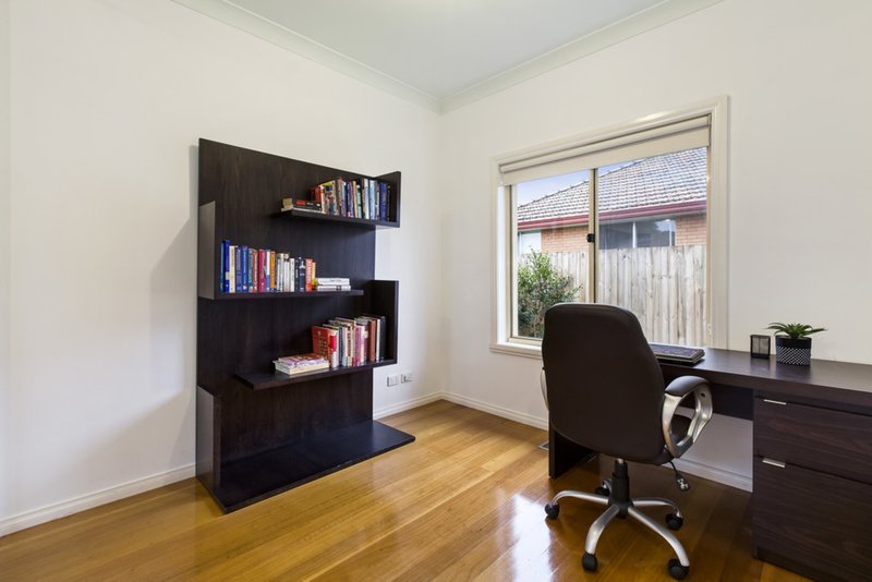 Photo - 2/37 Stewart Road, Oakleigh East VIC 3166 - Image 6