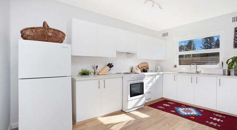 Photo - 2/37 Surfview Road, Mona Vale NSW 2103 - Image 4