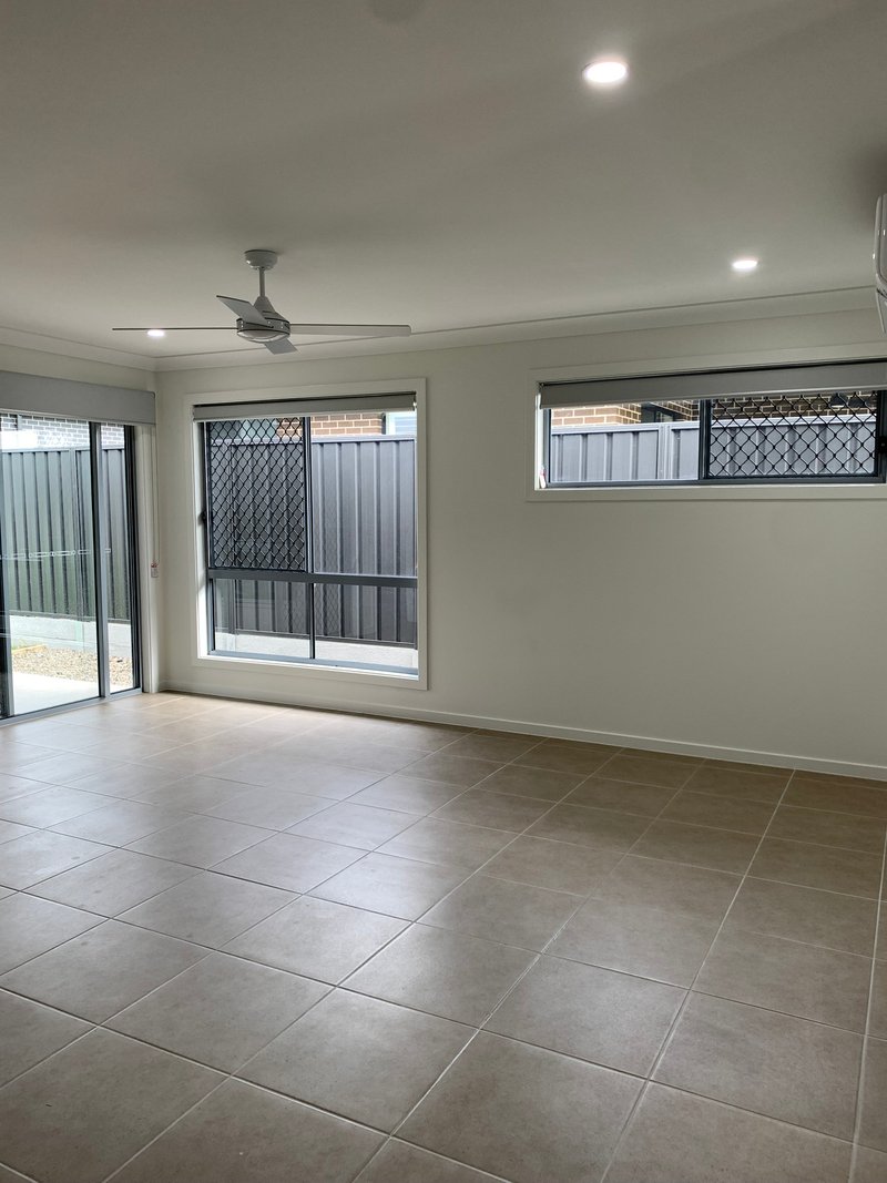 Photo - 2/37 Tangerine Street, Gillieston Heights NSW 2321 - Image 2