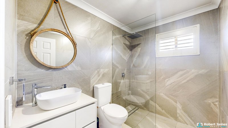 Photo - 2/37 Thomas Street, Noosaville QLD 4566 - Image 11
