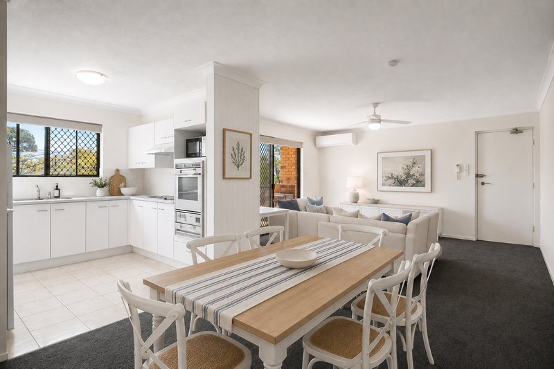 Photo - 2/37 Victoria Street, Clayfield QLD 4011 - Image 2