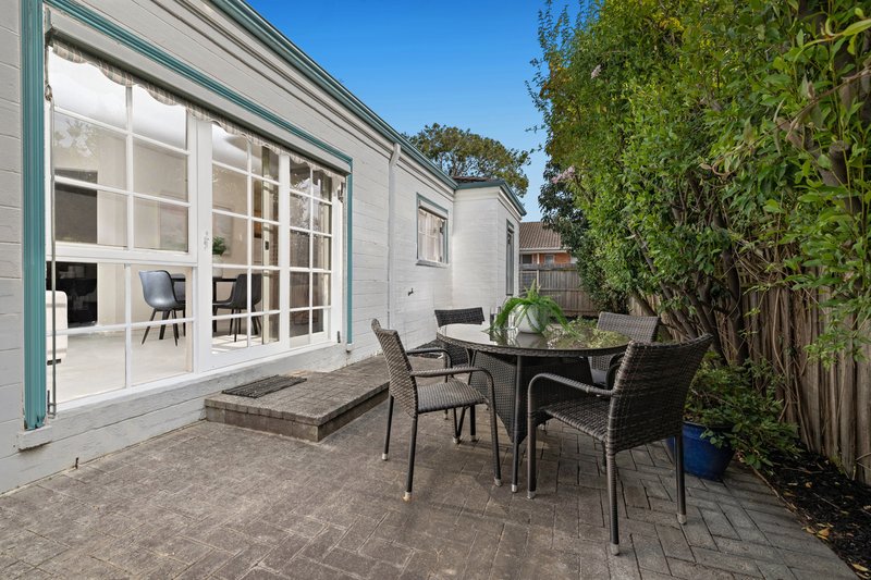 Photo - 2/37 Windsor Avenue, Mount Waverley VIC 3149 - Image 10