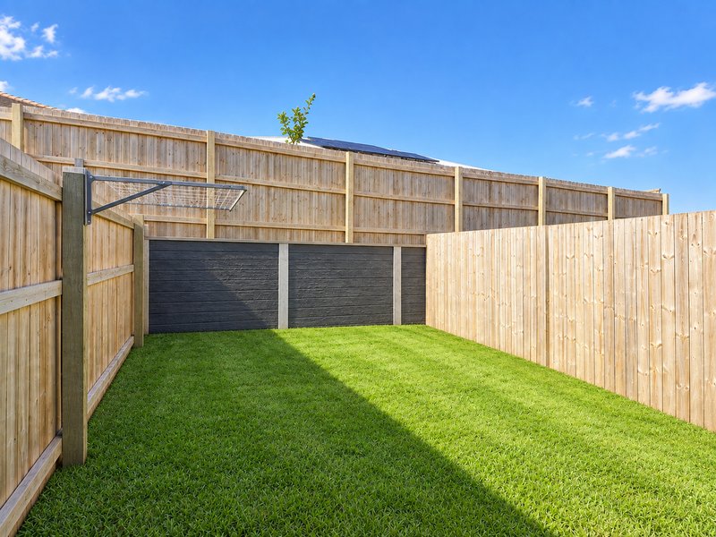 Photo - 2/38 Awoonga Crescent, Morayfield QLD 4506 - Image 5