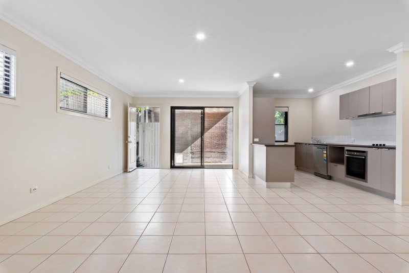 Photo - 2/38 Dunsmore Street, Kelvin Grove QLD 4059 - Image 3