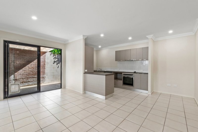 Photo - 2/38 Dunsmore Street, Kelvin Grove QLD 4059 - Image 7