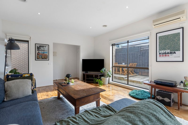 Photo - 2/38 Heytesbury Street, Herne Hill VIC 3218 - Image 5