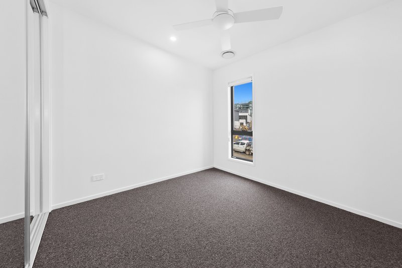 Photo - 23/8 Lawrence Lyons Place, Kenmore QLD 4069 - Image 13