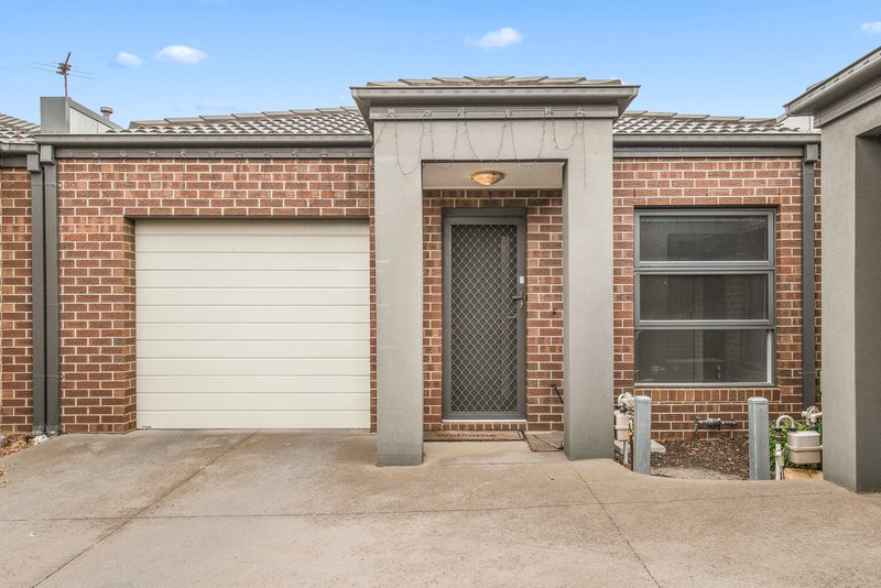 Photo - 2/38 Loretta Boulevard, Tarneit VIC 3029 - Image 1