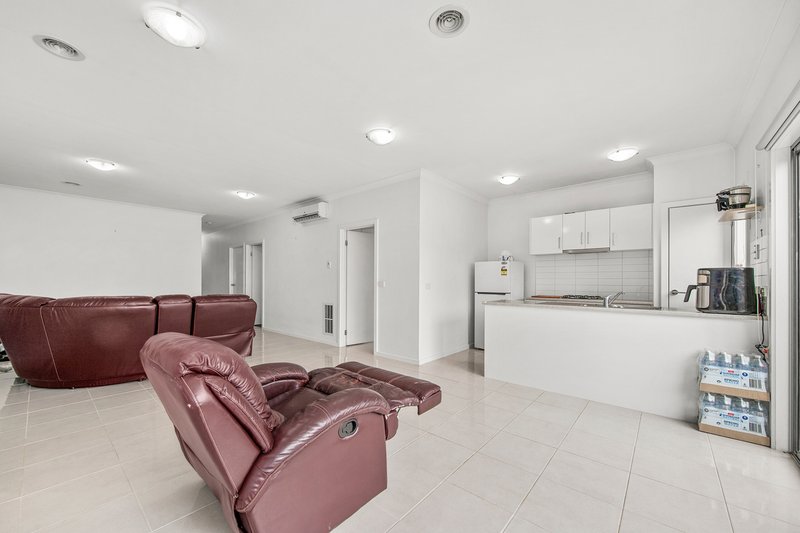 Photo - 2/38 Loretta Boulevard, Tarneit VIC 3029 - Image 2