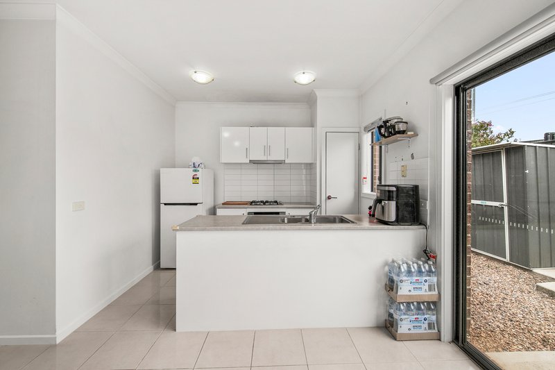 Photo - 2/38 Loretta Boulevard, Tarneit VIC 3029 - Image 3