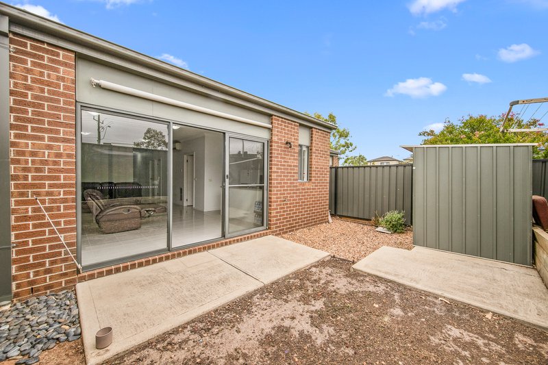 Photo - 2/38 Loretta Boulevard, Tarneit VIC 3029 - Image 4
