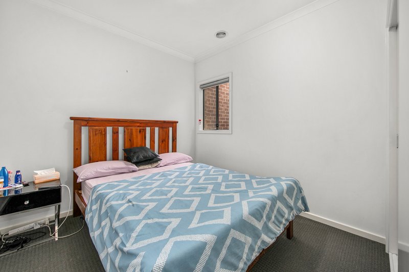 Photo - 2/38 Loretta Boulevard, Tarneit VIC 3029 - Image 5