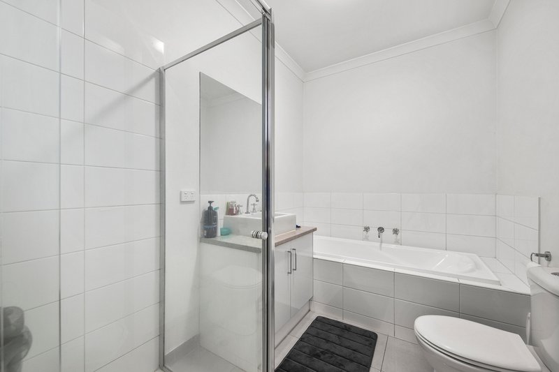 Photo - 2/38 Loretta Boulevard, Tarneit VIC 3029 - Image 6