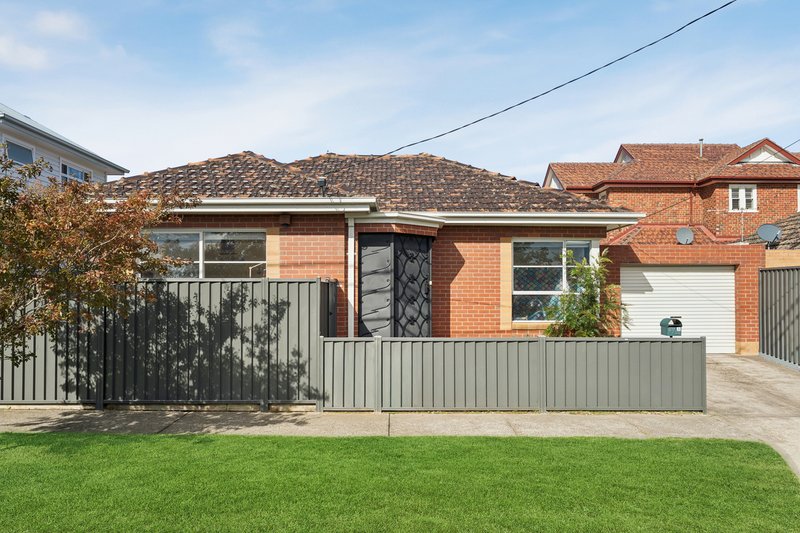 Photo - 2/38 Mendip Road, Reservoir VIC 3073 - Image 1